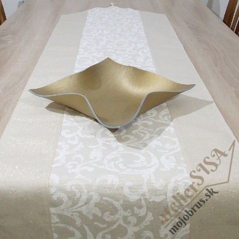 Slávnostný obrus GOLD ORNAMENT - biele ornamenty na obruse